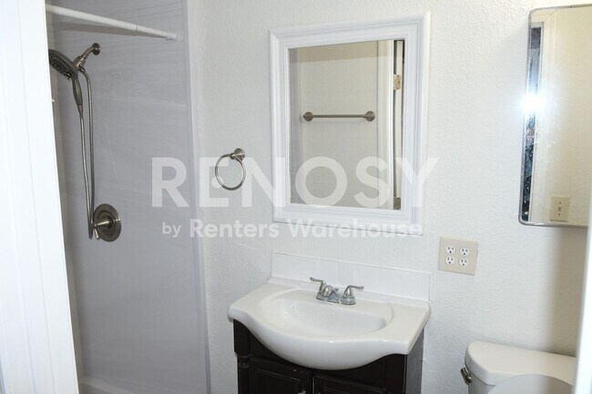 Building Photo - 210 N Casa Grande Ave