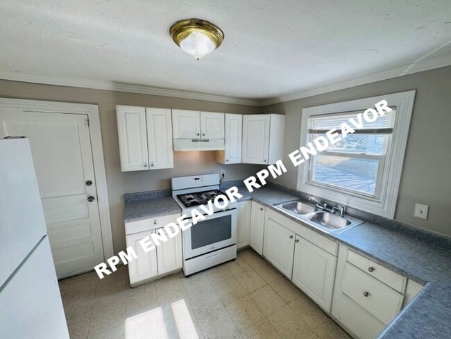 Building Photo - Cozy 2 Bed / 1 Bath