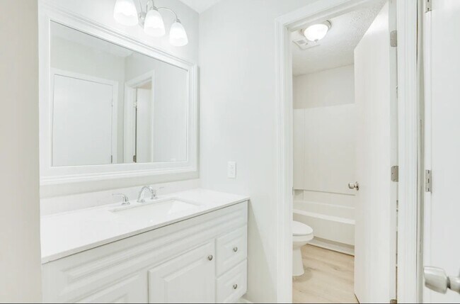 Building Photo - 4857 Aldersbrook Dr