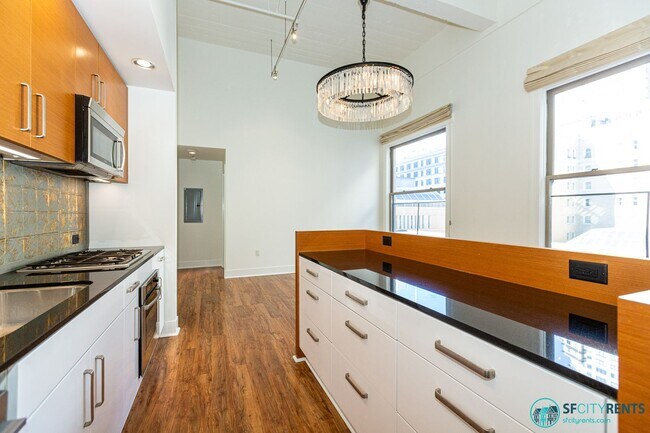 Building Photo - Financial District: 1 bed + Den/Office w/ ...