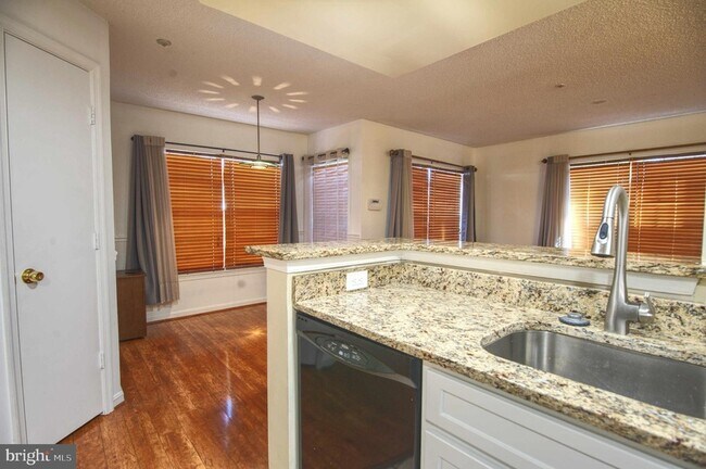 Building Photo - 1007 Fallcrest Ct