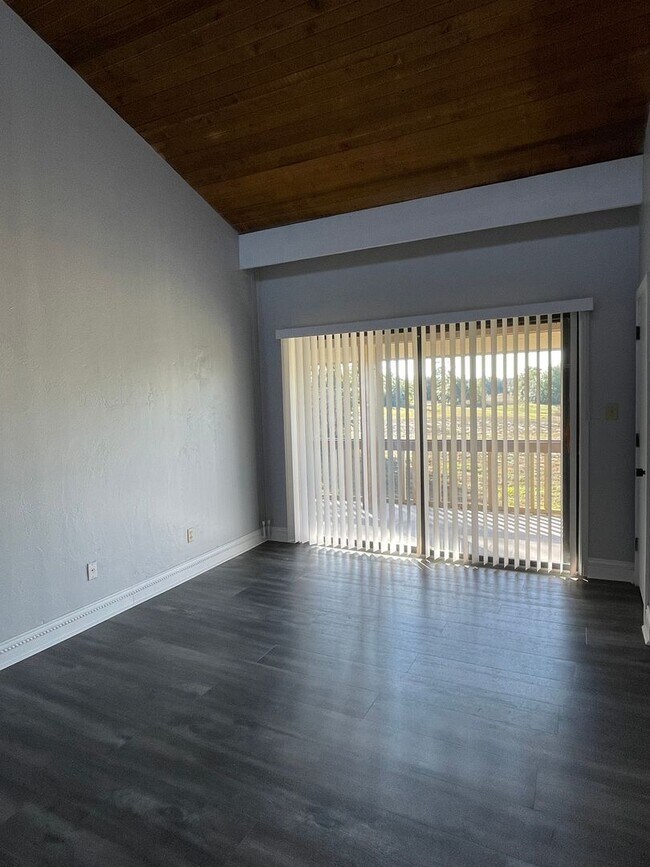 Building Photo - Charming and Spacious 1-Bedroom, 1-Bath Condo in the Highly Desirable Grenelefe Community!