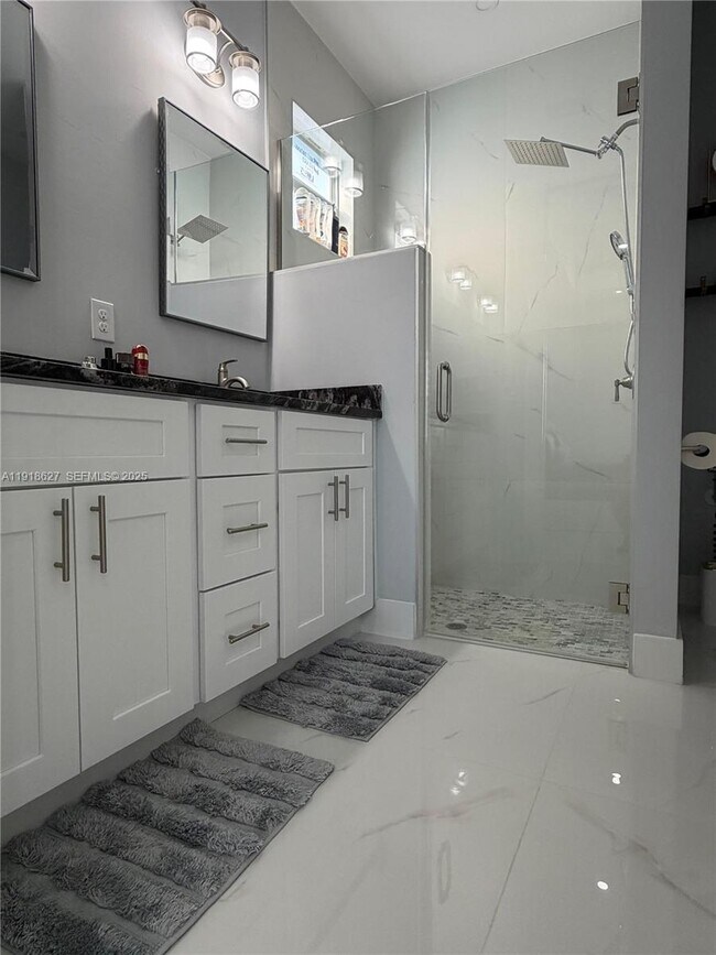 Building Photo - 2923 22nd St SW