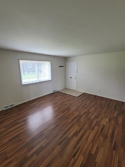 Primary Photo - 225 12th St