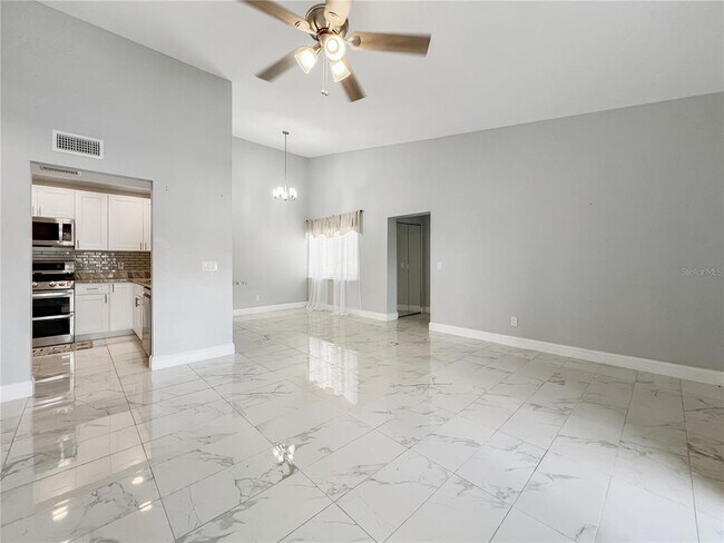 Building Photo - 2482 Lakeway Branch Dr