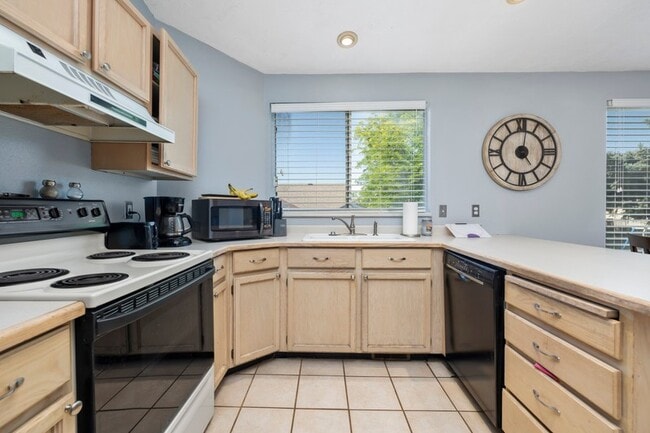 Building Photo - 4113 Cheltonham Way