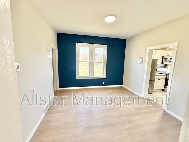 Building Photo - 924 Spring Ave NE