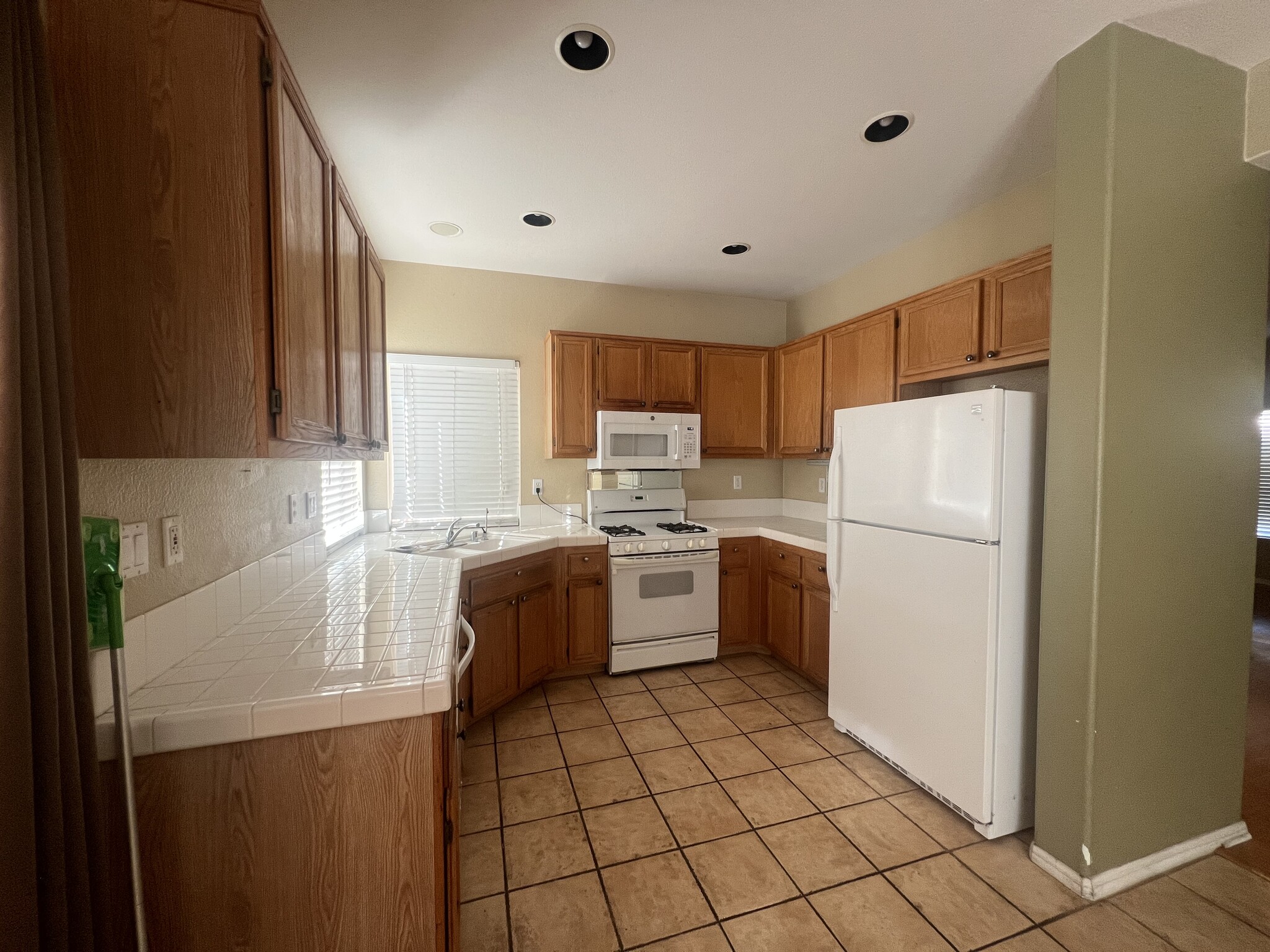 Kitchen - 10033 Kika Ct