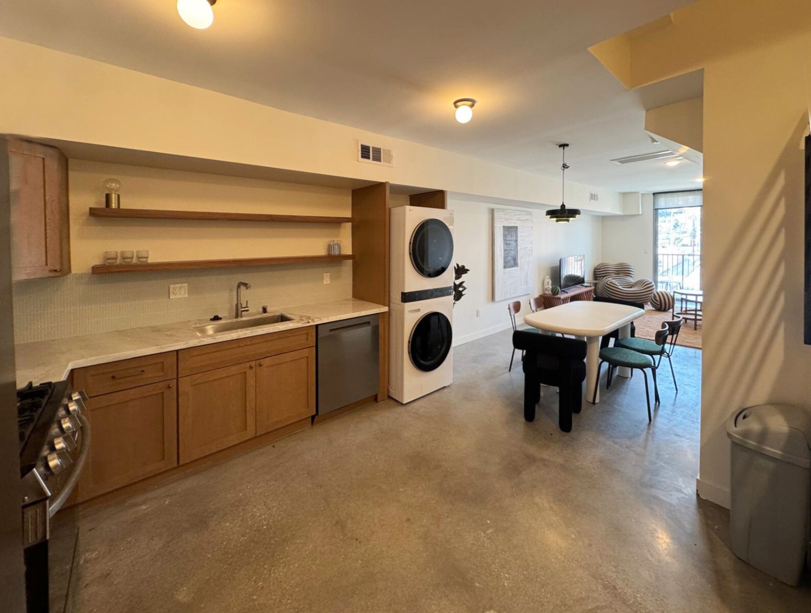 Building Photo - 4548 Huntington Dr S