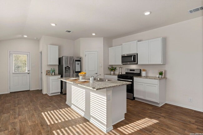 Building Photo - 3 Bedroom/2 Bath Redbird Ranch Subdivision