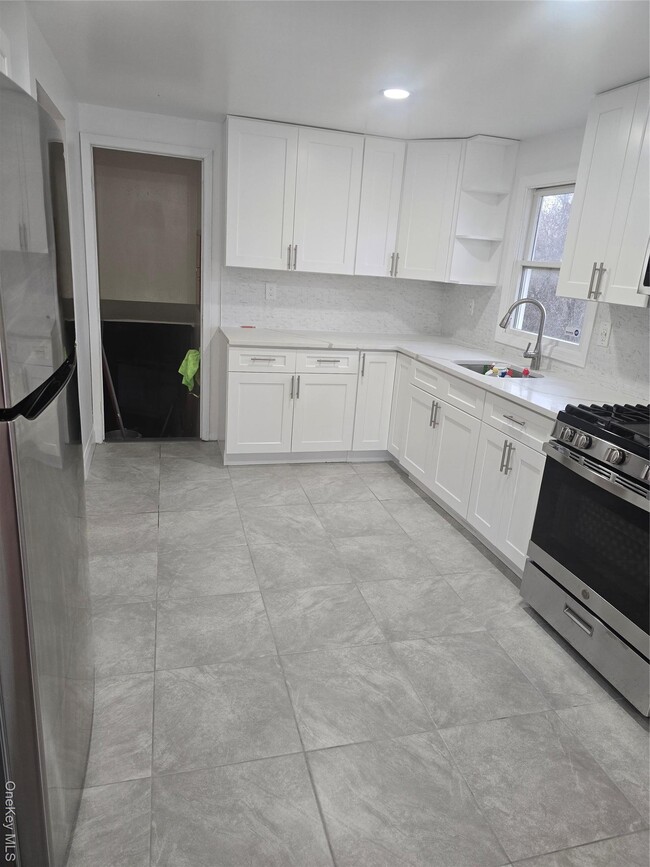 Building Photo - 21 Carriage Dr