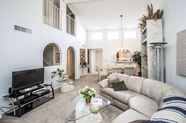 Building Photo - Available! Beautiful fully furnished/equipped 3BR patio home.