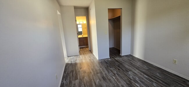Building Photo - Villa Apartments Rogers
