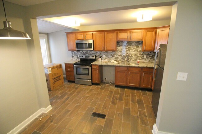 Building Photo - 3 bed 2 bath Campus Rental