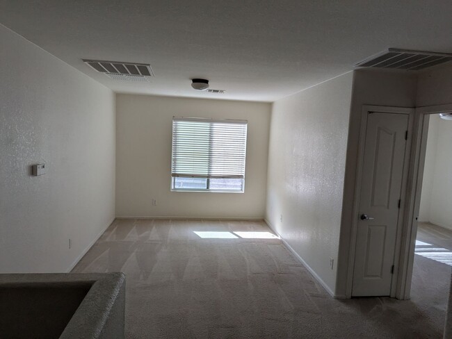 Building Photo - Northwest Beauty 3 Bedroom 3 Bath 2 Car ga...