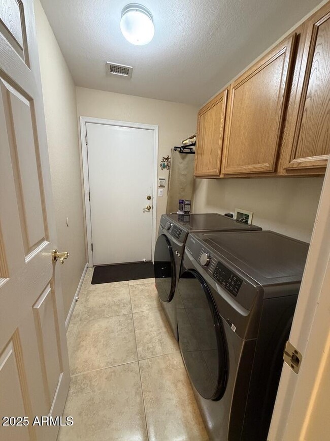 Building Photo - 9216 S 47th Pl