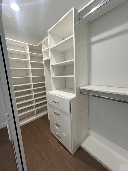 Building Photo - 1518 S Carmelina Ave