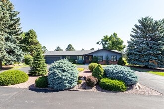 Building Photo - Ranch Style Home Located inside Kissing Camels!