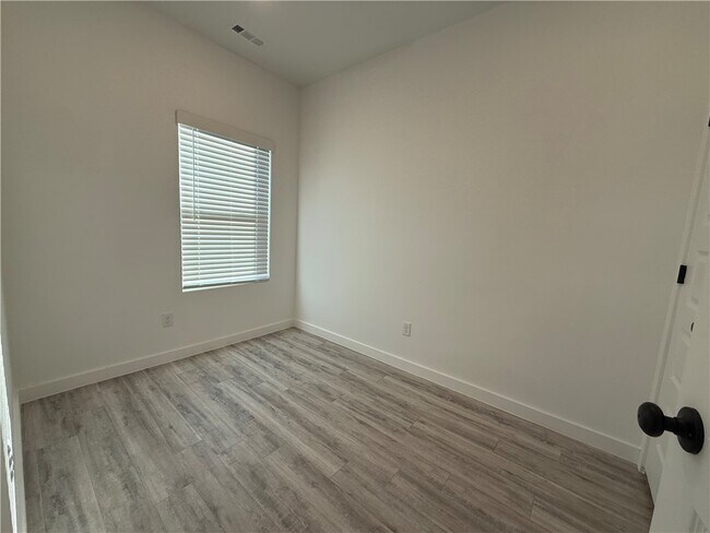 Building Photo - 1051 States Ave