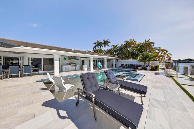 Building Photo - 3109 NE 42nd Ct