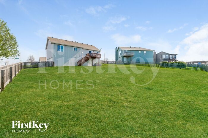Building Photo - 9301 NE Paw Paw Dr