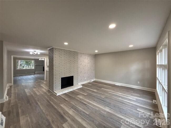 Building Photo - 2745 Dogwood Ave