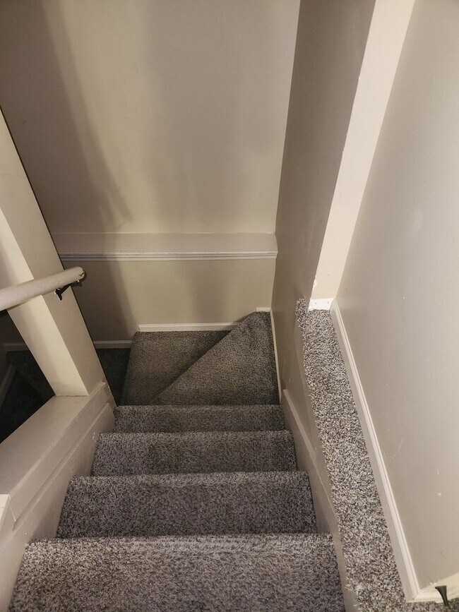 Building Photo - 3 bedroom 2 1/2 Bath Town house