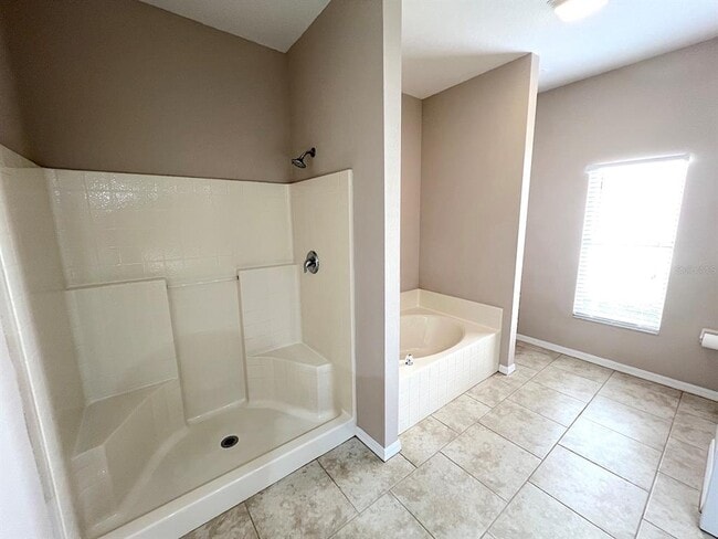 Building Photo - 7 Zither Ct