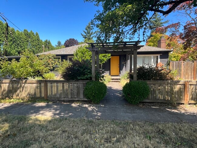 Corner lot in desirable Woodstock Neighborhood - 6159 SE Steele St
