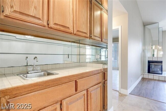Building Photo - 2723 Seabridge Dr