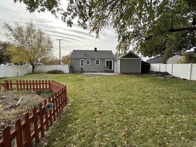 Building Photo - 10421 E Springfield Ave