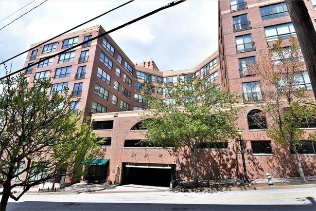 Primary Photo - 115 W Peachtree Pl NW