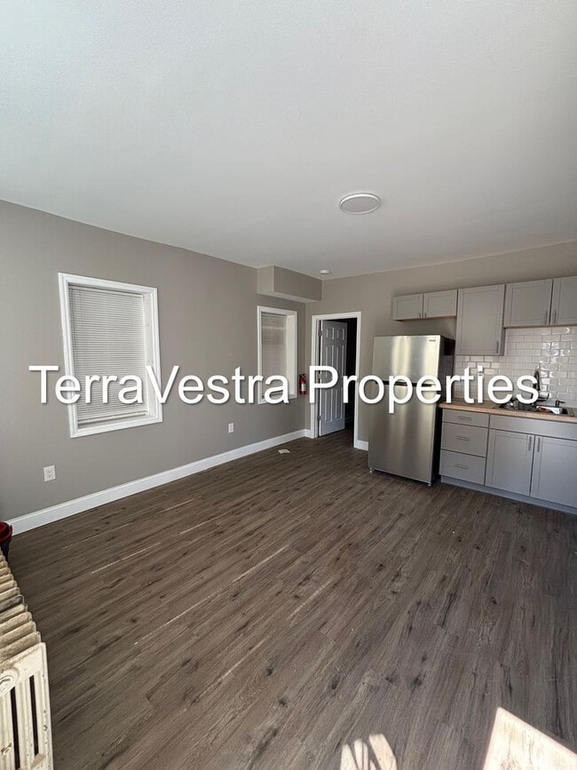 Building Photo - 220 E Broadway