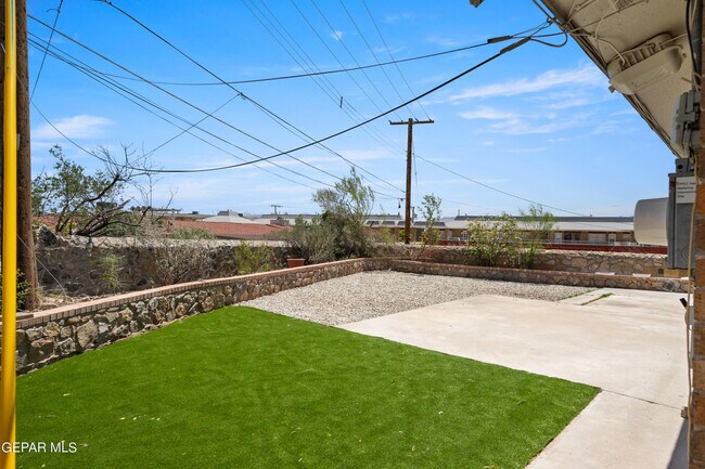 Building Photo - 4317 Larchmont Dr