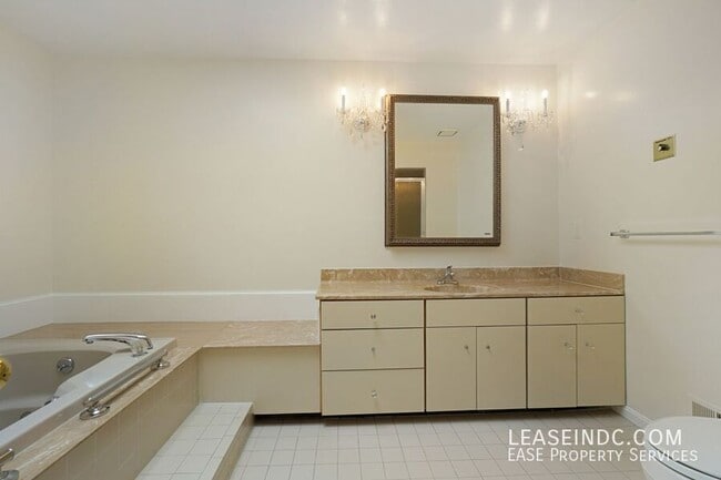 Building Photo - 3204 Ellicott St NW