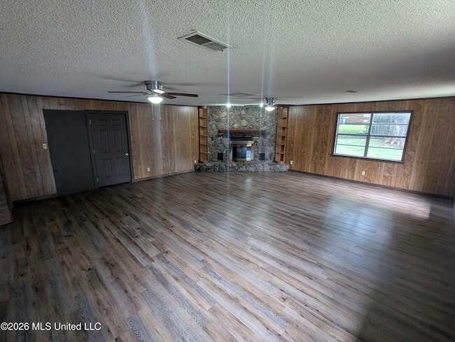 Building Photo - 7594 Rockingham Dr