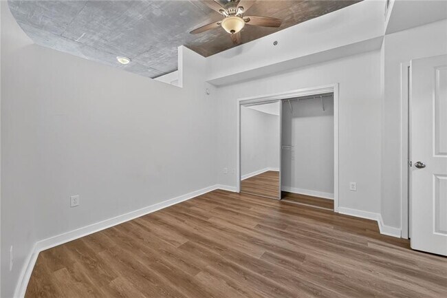 Building Photo - 3324 Peachtree Rd NE