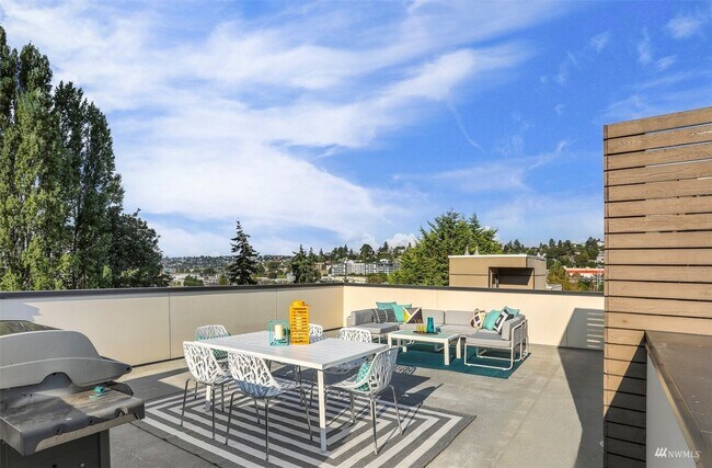 Building Photo - Magnolia Stunner with VIEWS galore from ro...
