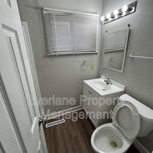 Building Photo - 4030 N Catherwood Ave