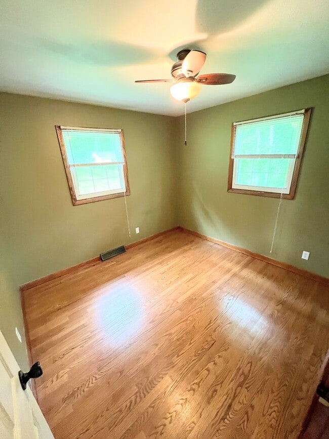 Building Photo - 3 Bedroom House in Campbell County