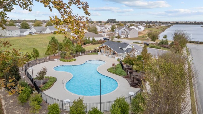 Building Photo - Lake View Four Bedroom 2.5 Bath Home