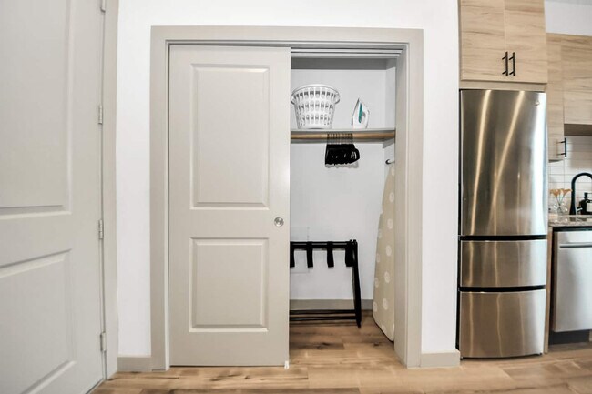 Building Photo - 1111 Shepherd Dr