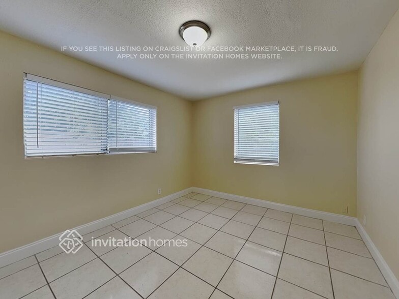 Building Photo - 854 W Jasmine Dr
