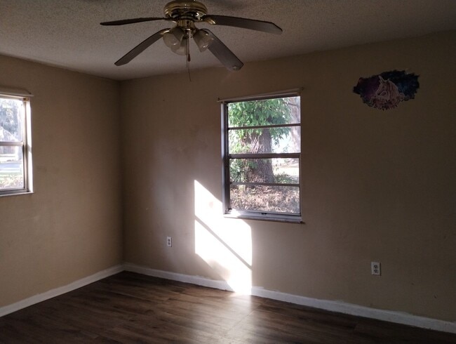 Building Photo - 2 Bedroom / 2 Bathroom Rental – Brooksville, Fl