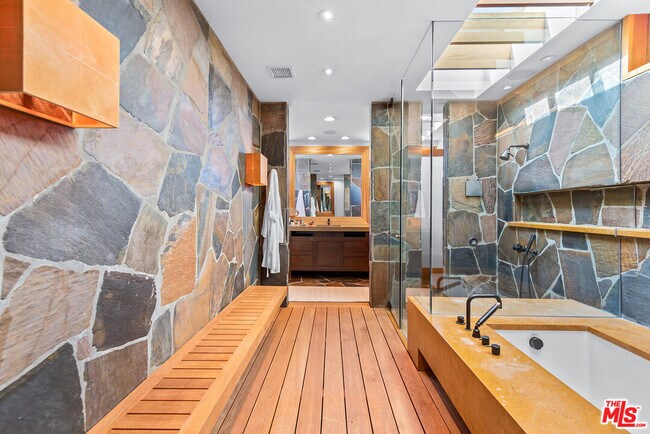 Building Photo - 4305 Clear Valley Dr