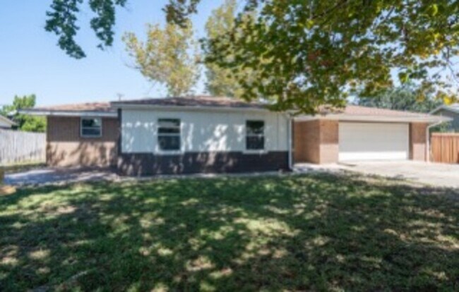 Building Photo - 712 Elise Ln