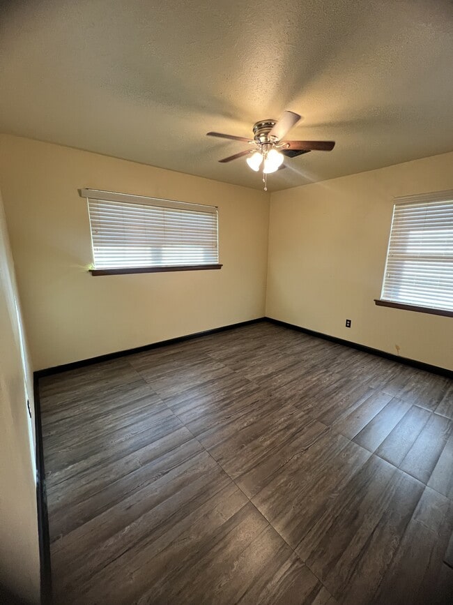 Building Photo - 403 SW 45th St