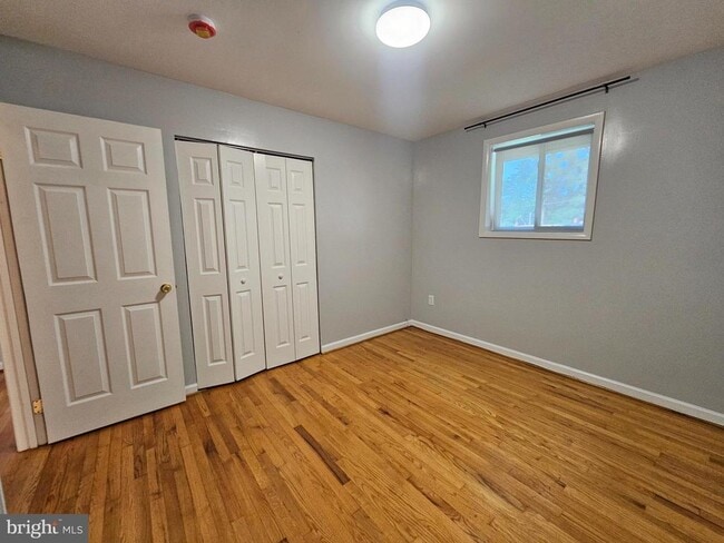 Building Photo - 102 Hannes St