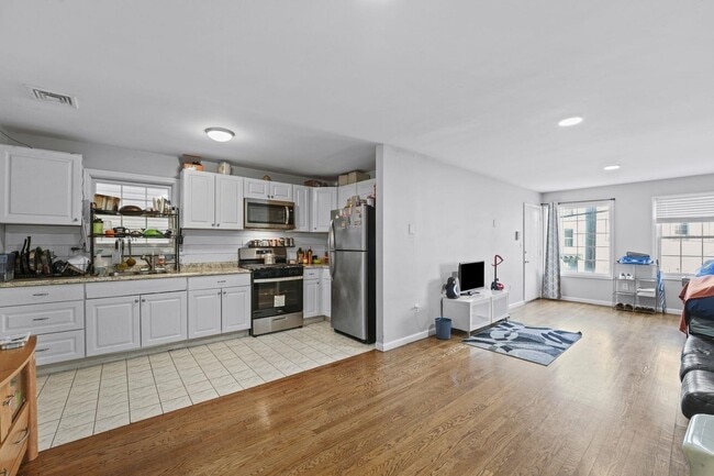 Building Photo - 347 Palisade Ave
