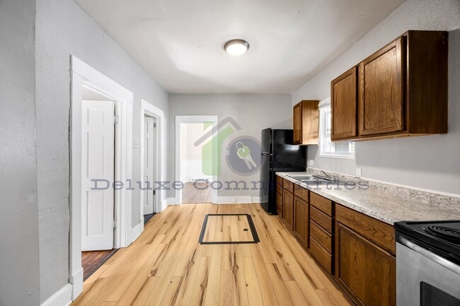 Building Photo - 62 Quimby St NE
